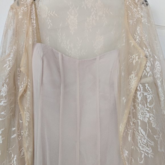 Evening gown - Picture 2 of 3